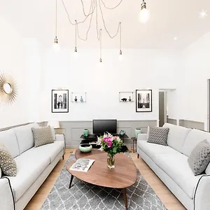 Livinparis - Luxury 3 & 4 Bedrooms Montmartre I Parijs